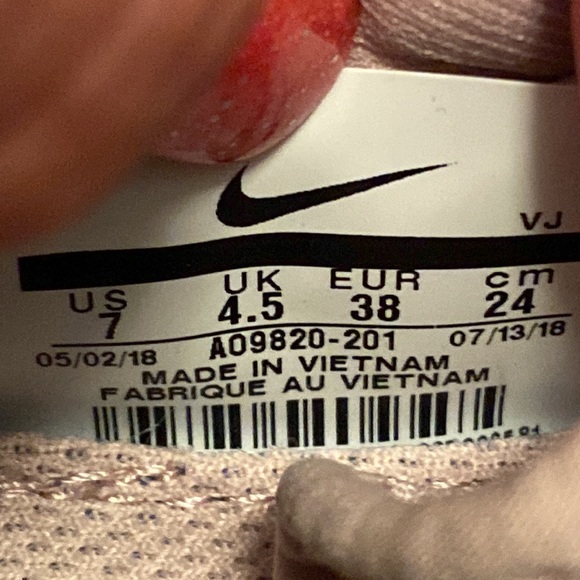 EUC Woman’s Nike Odyssey React - Picture 7 of 7